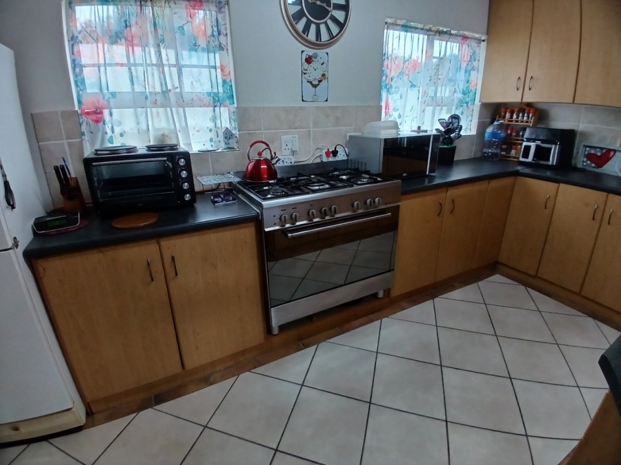 3 Bedroom Property for Sale in Fraaiuitsig Western Cape